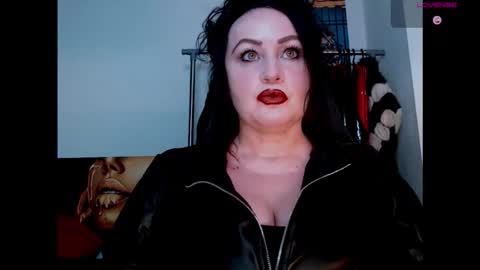 Snapshot of silvanaice chatting on November 2025 04:18:02 PM silvanaIce online show from November 2025 04:18:02 PM