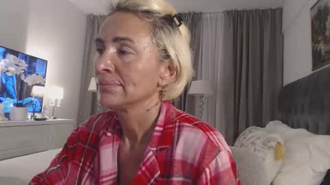 Snapshot of silver_miss chatting on February 2026 06:04:02 PM Silver ok online show from February 2026 06:04:02 PM