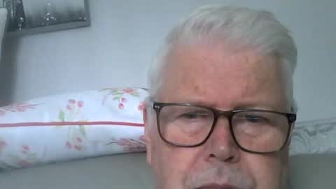Snapshot of silverfoxpauly chatting on September 2025 02:27:01 PM silverfoxpauly online show from September 2025 02:27:01 PM