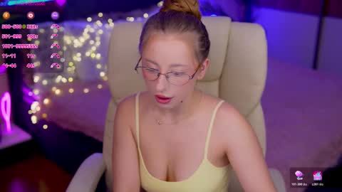 Snapshot of silverrmoon chatting on November 2025 09:41:01 AM Kristina Kris online show from November 2025 09:41:01 AM