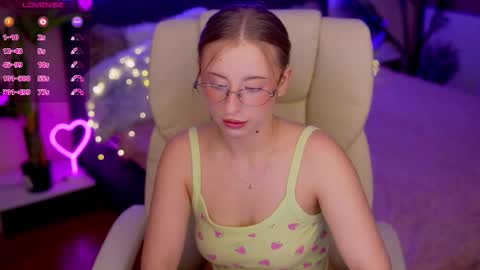 Snapshot of silverrmoon chatting on November 2025 01:58:02 PM Kristina Kris online show from November 2025 01:58:02 PM