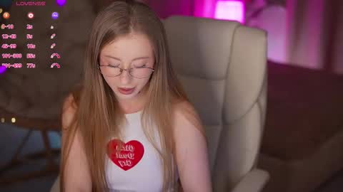 Snapshot of silverrmoon chatting on February 2026 02:06:02 PM Kristina Kris online show from February 2026 02:06:02 PM