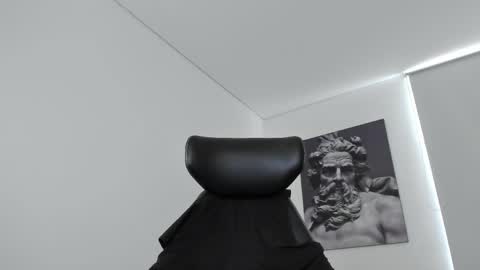 simon_leon01 online show from April 2026 01:36:01 PM