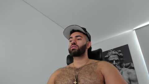 simon_leon01 online show from May 2026 04:25:02 PM
