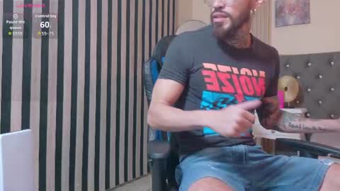 Snapshot of simon_rz chatting on June 2026 12:00:01 PM Simon online show from June 2026 12:00:01 PM