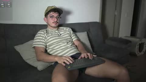 Snapshot of simoon_01 chatting on July 2026 04:13:01 PM SIMOON online show from July 2026 04:13:01 PM
