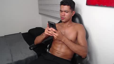 Snapshot of simple_guyy chatting on February 2026 06:40:02 AM Andrey online show from February 2026 06:40:02 AM