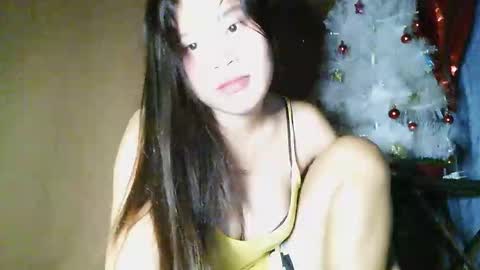 Snapshot of simply_y0urs chatting on December 2025 07:53:02 PM simply_y0urs online show from December 2025 07:53:02 PM