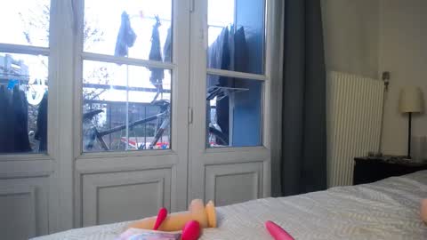 Snapshot of simur_sahso chatting on December 2024 03:39:01 PM Sofi wed. - sat. 11am - 11 pm and Santi with Sofi sun.. - tue. 11 am - 5 pm europe online show from December 2024 03:39:01 PM