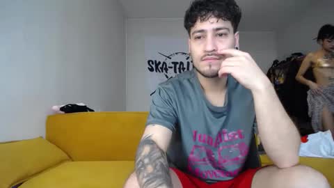 Snapshot of simur_sahso chatting on December 2025 11:36:02 AM Sofi wed. - sat. 11am - 11 pm and Santi with Sofi sun.. - tue. 11 am - 5 pm europe online show from December 2025 11:36:02 AM