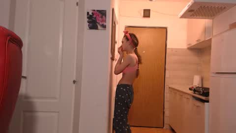 simyhvn online show from February 2026 05:37:02 AM