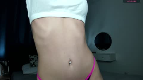 Snapshot of sincere_shyness chatting on December 2024 01:11:02 PM Naomi online show from December 2024 01:11:02 PM