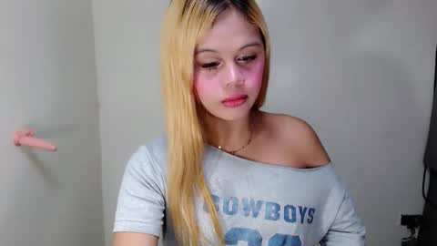 Snapshot of sinfulrose_ chatting on April 2026 09:23:01 PM sinfulrose_ online show from April 2026 09:23:01 PM
