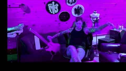 Snapshot of siphonophorslaysstrings chatting on February 2026 12:18:01 AM Unbridledfuckingcrazy online show from February 2026 12:18:01 AM