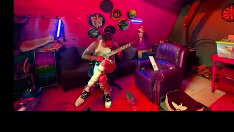 Snapshot of siphonophorslaysstrings chatting on March 2026 04:44:01 PM Unbridledfuckingcrazy online show from March 2026 04:44:01 PM