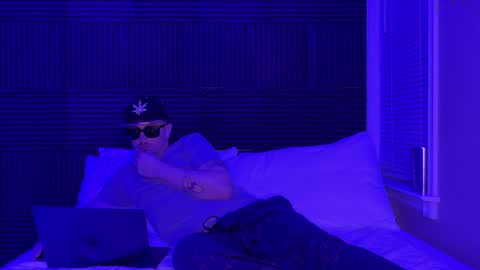 Snapshot of sirdaddymcqween chatting on December 2025 04:43:01 AM Sir Daddy McQween online show from December 2025 04:43:01 AM