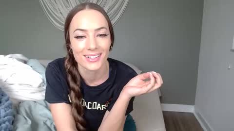SirenEyes online show from April 2026 07:44:02 PM