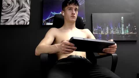 SirReedy online show from December 2025 09:58:01 AM