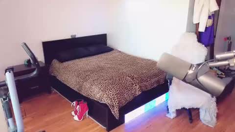 Ashleigh Mak online show from September 2025 08:08:02 PM