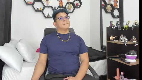 Snapshot of siul_bigcock chatting on January 2025 07:29:02 PM Siul Thompson online show from January 2025 07:29:02 PM