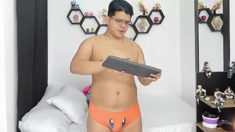 Snapshot of siul_bigcock chatting on February 2025 06:26:02 PM Siul Thompson online show from February 2025 06:26:02 PM