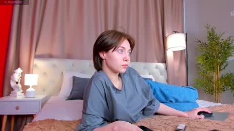 Snapshot of skelerata chatting on October 2025 01:38:01 AM Emily online show from October 2025 01:38:01 AM