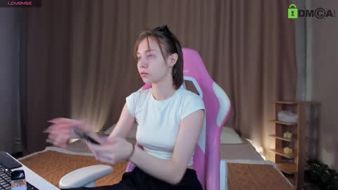 Snapshot of skelerata chatting on December 2025 01:01:02 AM Emily online show from December 2025 01:01:02 AM