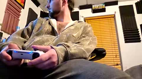 Snapshot of skimaskcouple89108 chatting on February 2026 04:08:02 AM skimaskcouple89108 online show from February 2026 04:08:02 AM