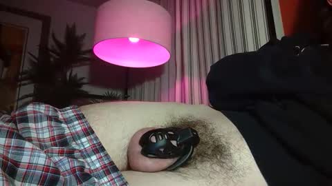 Snapshot of skindiana_bones chatting on February 2026 04:19:02 AM skindiana_bones online show from February 2026 04:19:02 AM