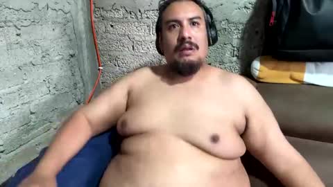 Snapshot of skinhell chatting on November 2025 11:16:01 PM Elias online show from November 2025 11:16:01 PM