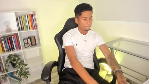 Snapshot of skinny_dlhh chatting on March 2026 11:04:01 PM skinny_dlhh online show from March 2026 11:04:01 PM