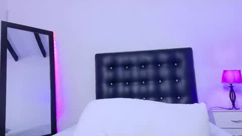 Snapshot of skinny_hottie18 chatting on November 2025 02:20:02 PM skinny_hottie18 online show from November 2025 02:20:02 PM