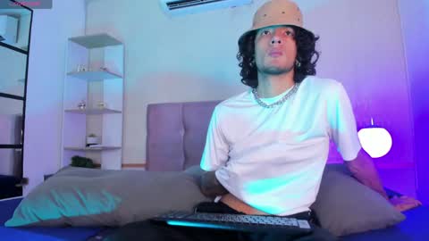 Snapshot of skinny_mac_ chatting on June 2026 02:08:02 PM Mac online show from June 2026 02:08:02 PM