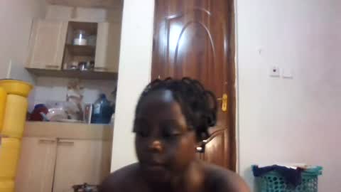 Snapshot of skinny_petite18 chatting on June 2026 02:27:02 PM Munah online show from June 2026 02:27:02 PM