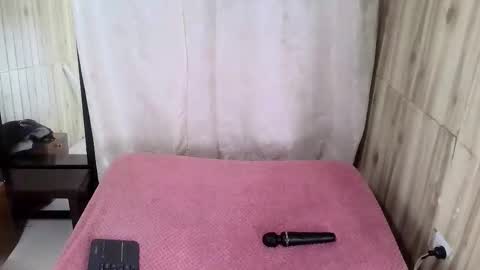 Snapshot of skinny_yizz chatting on November 2025 02:06:01 PM Only Pvt online show from November 2025 02:06:01 PM