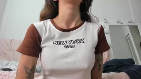 Snapshot of skinnyandcute_ chatting on May 2026 12:00:02 PM Mariah Black online show from May 2026 12:00:02 PM