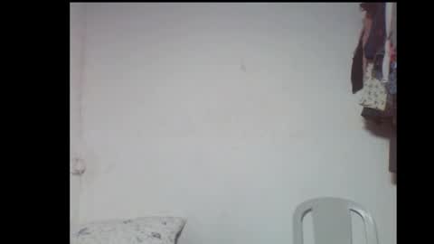 Snapshot of skinnybeauty1 chatting on December 2025 10:05:02 PM Linda independent model online show from December 2025 10:05:02 PM