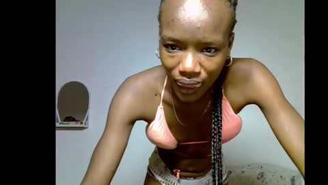 Snapshot of skinnybeauty1 chatting on January 2026 09:42:01 PM Linda independent model online show from January 2026 09:42:01 PM