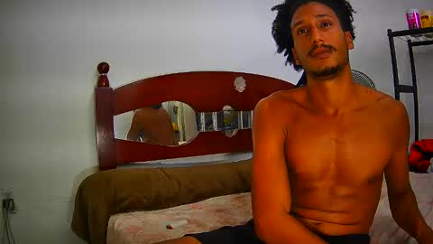 Snapshot of skinnylatinman chatting on February 2025 04:04:01 PM Skinny Latin Man online show from February 2025 04:04:01 PM