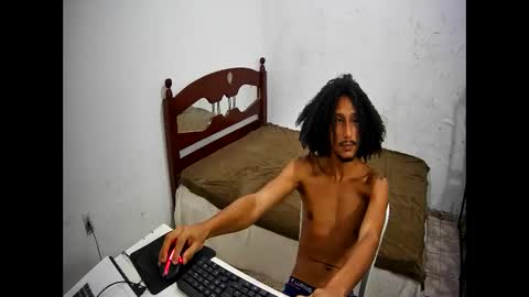 Snapshot of skinnylatinman chatting on December 2025 12:40:02 AM Skinny Latin Man online show from December 2025 12:40:02 AM