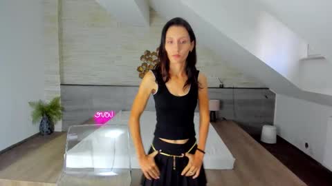 Snapshot of skinnystar_ chatting on September 2025 04:23:02 AM Julia online show from September 2025 04:23:02 AM