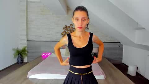 Snapshot of skinnystar_ chatting on October 2025 04:20:02 AM Julia online show from October 2025 04:20:02 AM