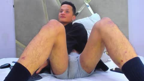 Snapshot of skinnyzeth chatting on October 2025 04:57:02 AM SkinnyZeth online show from October 2025 04:57:02 AM