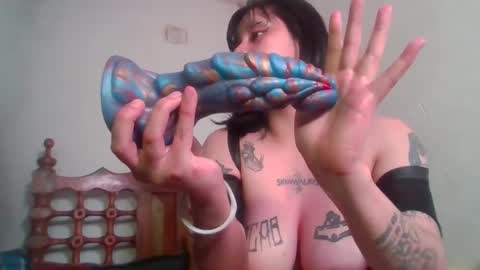 Skin online show from October 2025 05:06:01 AM