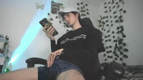 Snapshot of skiny_dann chatting on April 2026 04:35:02 AM skiny_dann online show from April 2026 04:35:02 AM