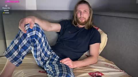 sky_guy25 online show from February 2026 09:57:02 PM