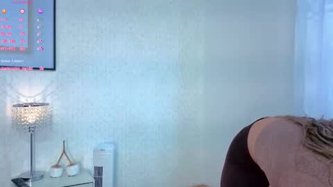 sky_johnson_ online show from November 2025 07:06:01 PM