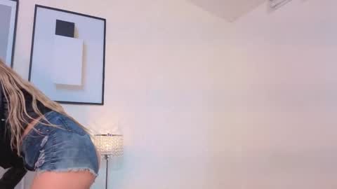 sky_johnson_ online show from May 2026 07:10:02 PM
