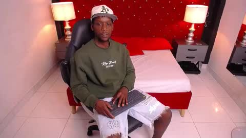 SKYLERBIGXXX online show from October 2025 03:29:02 AM