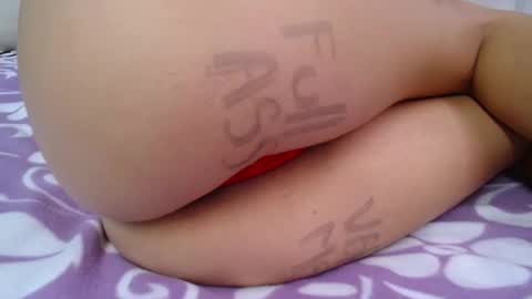 Snapshot of skynny_horney chatting on December 2024 11:06:02 AM Skynny online show from December 2024 11:06:02 AM